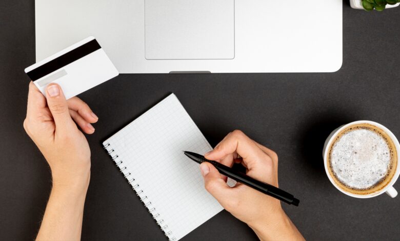 Financial Planning with Credit Cards to Control Expenses