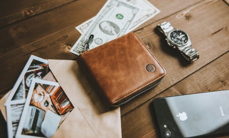 How to Become Famous and Earn Moneyin the Digital Era