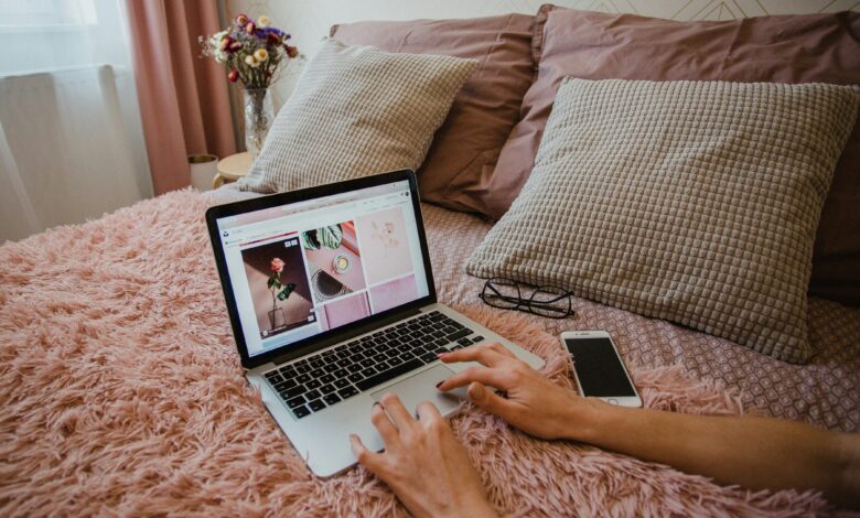 How to Network with Famous People Online
